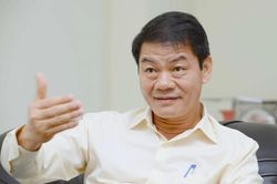 Ông Trần Bá Dương chi gần 1.000 tỷ mua cổ phiếu công ty bầu Đức