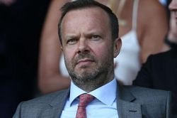 MU mua sắm kém, fan đòi sa thải sếp chuyển nhượng Ed Woodward