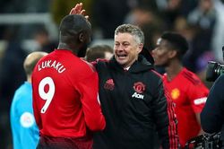 Huyền thoại Man.United ủng hộ quyết định bán Lukaku