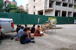 Học sinh bị bỏ quên trên xe trường Gateway tử vong: Gia đình cầu siêu cho cháu bé