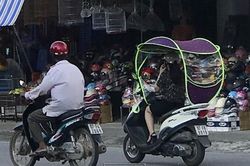 'Đua nhau' gắn mái che xe máy, đối diện mức phạt tiền triệu