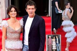 'Bom gợi cảm' xứ bò tót Penélope Cruz yêu kiều với váy tôn ngực đầy hút mắt