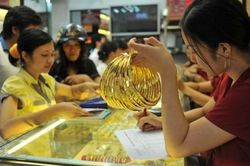 Giá vàng hôm nay 9/8: Đồng USD đi lên, giá vàng vẫn tăng không ngừng