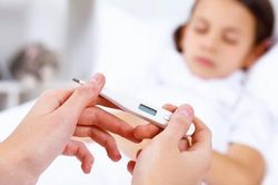 Triệu chứng dễ nhầm sốt xuất huyết và sốt thường, để lâu nguy hiểm tính mạng