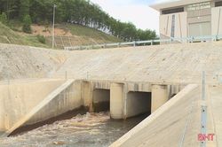 Kết luận bước đầu nguyên nhân nước chuyển màu ở đập dâng Vũ Quang