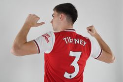 Arsenal công bố chiêu mộ thành công Kieran Tierney và David Luiz