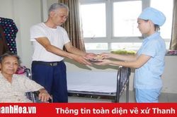 Nữ chiến sĩ tự vệ nhặt được của rơi trả người đánh mất