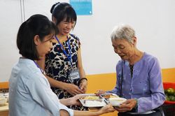 Quán cơm 2.000 đồng ấm lòng người nghèo