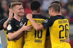 Sao Dortmund vẽ đường cong đẹp mắt bằng cú sút phạt