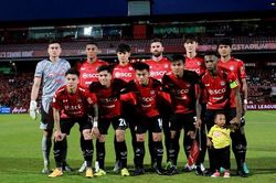 Văn Lâm cùng Muangthong đứt mạch bất bại