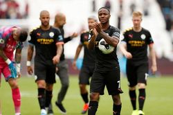 West Ham 0-5 Man City: Hat-trick của Sterling giúp Man City có 'bàn tay nhỏ' ngay trận đầu