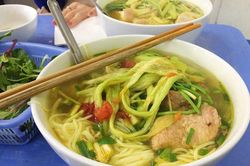 Đặc sản 'bún chửi' Hà Nội: Càng chửi nhiều, khách càng đông