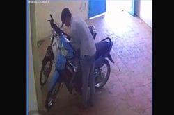Camera 'tóm' tên trộm xe máy của trai bản Nghệ An khi đang 'ngủ bù' tại nhà trọ ở Bắc Ninh