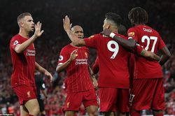 Liverpool thắng tưng bừng trong ngày ra quân Premier League
