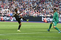 Manchester City thắng hủy diệt trong ngày mở màn Premier League
