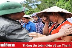 Đồng sức, đồng lòng cùng đồng bào vùng lũ