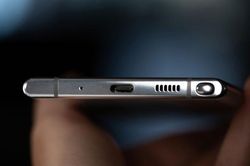 Vì sao Samsung Galaxy Note 10 không có cổng cắm tai nghe 3,5mm?