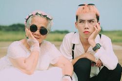 Bộ ảnh 'Nội tôi mặc váy cưới' gây thích thú với 'cô dâu' 88 tuổi