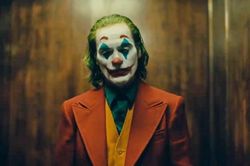 Hề xiếc điên loạn Joker sẽ thu hút khán giả Mỹ hơn Shazam, Aquaman?