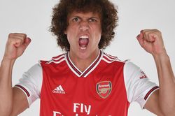 'David Luiz đủ tốt để giúp Arsenal trở lại Champions League'
