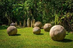 Bí ẩn hàng trăm viên đá kỳ lạ như thuộc về người ngoài hành tinh