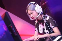 'Chơi game là trò vô bổ, không thể kiếm tiền?'