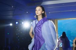 Đêm thời trang 'mộng liên thời' của học sinh trường Ams