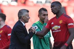 Paul Pogba bất ngờ cam kết ở lại cống hiến cho MU