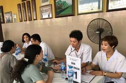 Khám và trị liệu miễn phí cho các tăng ni, phật tử chùa Bồ Đề - Hà Nội