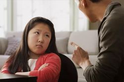 Bố mẹ phải làm gì khi phát hiện trẻ trộm tiền?