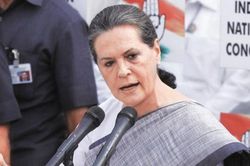 Ấn Độ: Đảng Quốc đại bầu bà Sonia Gandhi làm chủ tịch lâm thời