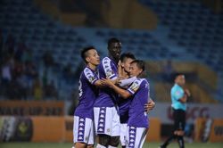 Thắng đậm Thanh Hóa, Hà Nội FC vững ngôi đầu bảng V-League