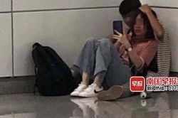 Phát hiện cặp đôi ngồi trong góc trạm tàu điện ngầm, tưởng cảnh yêu đương lãng mạn nhưng hóa ra là vụ uy hiếp nguy hiểm như phim hành động