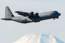 Mỹ dừng bay hơn 100 'lực sĩ' C-130 vì vết nứt bất thường
