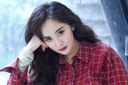 Dương Mịch lần đầu xuất hiện sau tin hẹn hò đàn em gia thế