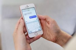 Chiếc iPhone rẻ nhất, nhỏ nhất vừa được 'hồi sinh' với giá 90 USD