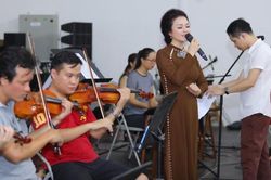 Tân Nhàn cùng ê kíp miệt mài tập luyện 'Tứ Ân' mừng mùa Vu lan