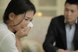 Nỗi đau khổ của người vợ trẻ bị chồng 'cắm sừng' vì... ăn bám