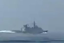 Xôn xao video tàu Iran truy đuổi khu trục hạm Anh trên Vịnh Ba Tư