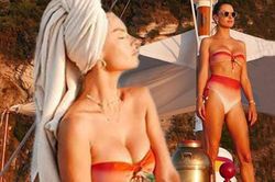 Alessandra Ambrosio quyến rũ 'vạn người mê' ở vùng biển Ý
