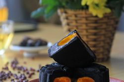 Bánh Trung Thu ăn kiêng giá đắt tràn xuống phố