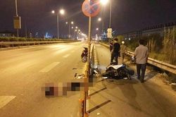 Đâm vào dải phân cách, hai Thượng úy công an tử vong