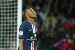 Mbappe phản ứng khi CĐV PSG hò hét: 'Neymar hãy biến đi'