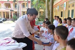Cùng sẻ chia với hoàn cảnh của 130 học sinh vượt khó huyện Chương Mỹ