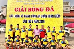 Giải bóng đá CAQ Hoàn Kiếm: Khi những chiến sỹ tranh tài trên sân cỏ