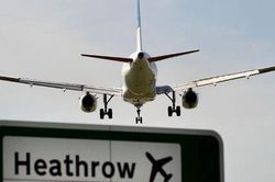 Cảnh sát bắt tội phạm ở sân bay Heathrow như thế nào?