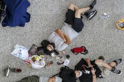 Thêm hàng trăm chuyến bay bị hủy giữa căng thẳng ở Hong Kong