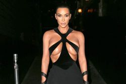 Kim Kardashian và những lần khoe thân quá đà khi xuống phố