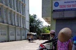 Hà Nội: Nam thanh niên rơi từ tầng 9 ký túc xá xuống sân bê tông
