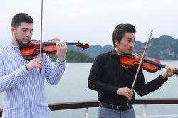 Buổi hòa tấu đặc biệt dưới ánh hoàng hôn trên vịnh Hạ Long